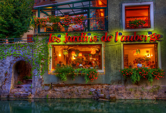 Les Jardins de l'Auberge - Restaurant on the Canal