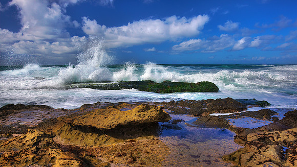 Dynamic Spray - Crashing Waves at Low Tide in La Jolla, CA